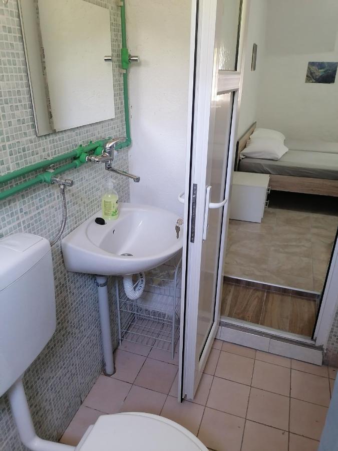 Apartman Milan Obrovac Exterior foto